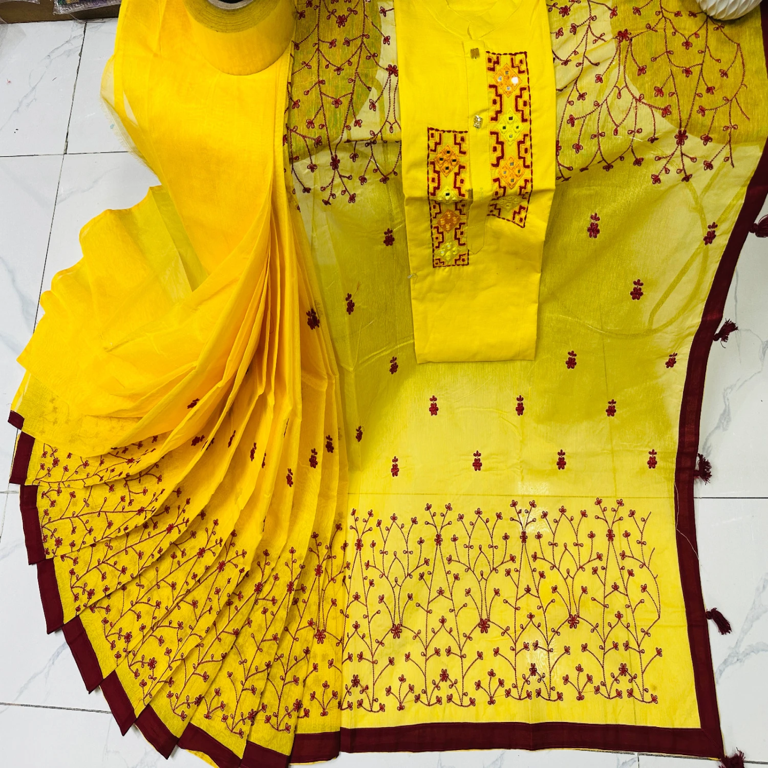 এমব্রয়ডারি কাপল সেট